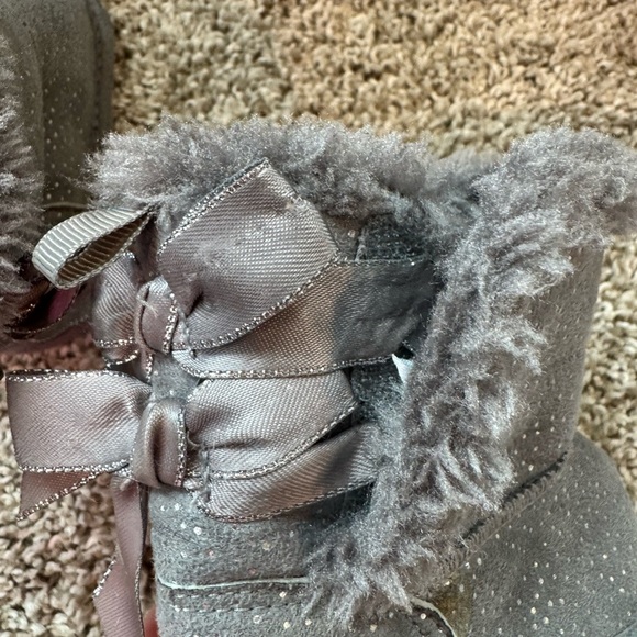 Baby girl boots faux fur lined booties with Bow gay polka dot sparkle size 2 - Picture 8 of 10